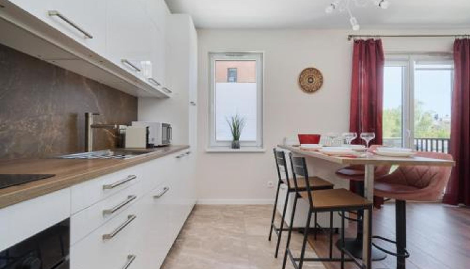 Appartement - Comfy Apartment with Parking & Balcony by Noclegi Renters