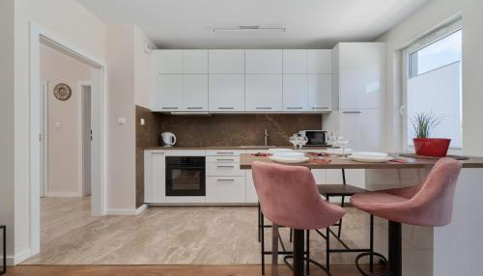 Apartment - Comfy Apartment with Parking & Balcony by Noclegi Renters
