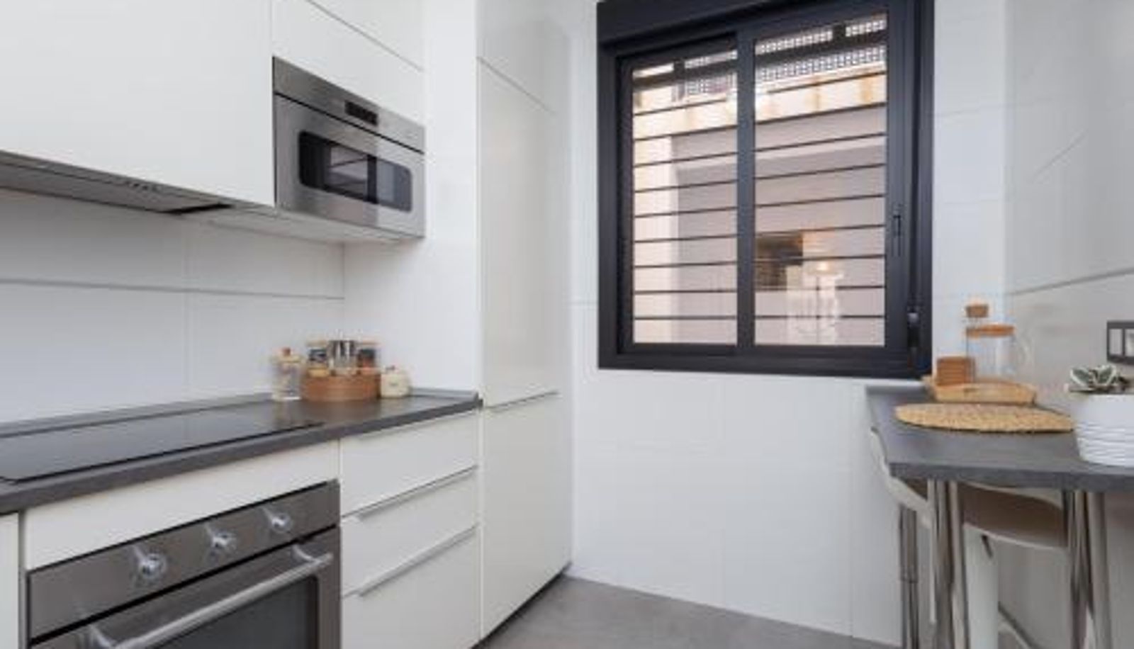 Apartment - C88 - Deluxe Apartment Downtown with Pool and Parking
