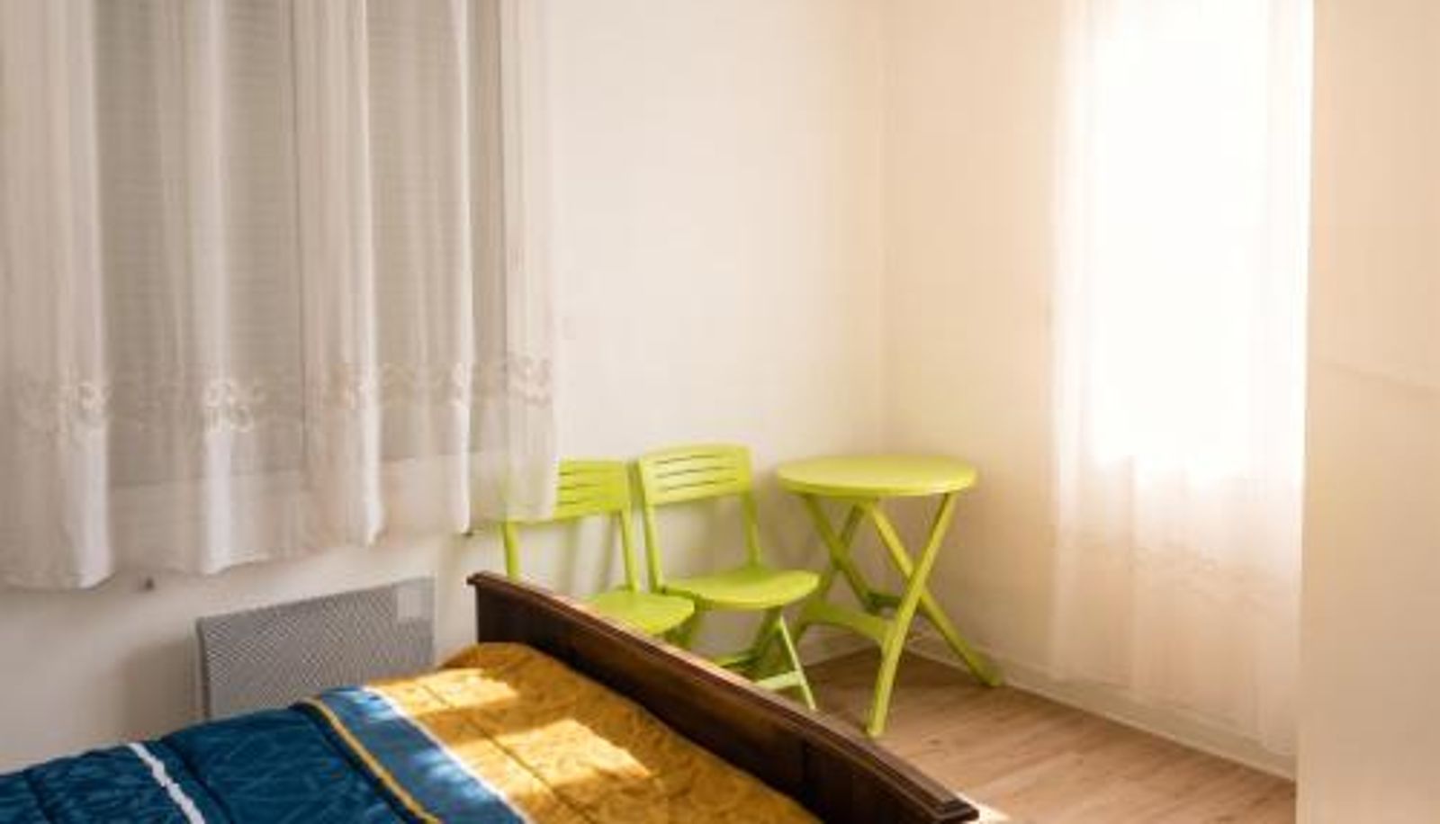 Pokój - Appartement agréable à Jonzac de 35 m² avec parking privé