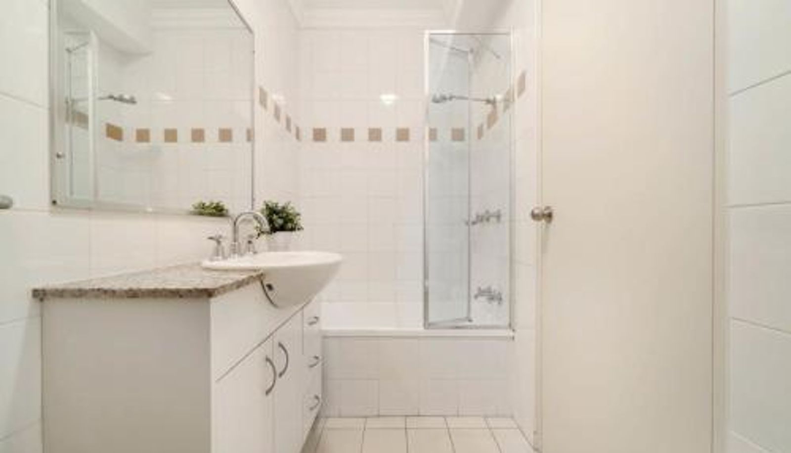 Info - Walk to Coogee Beach Apartment Retreat