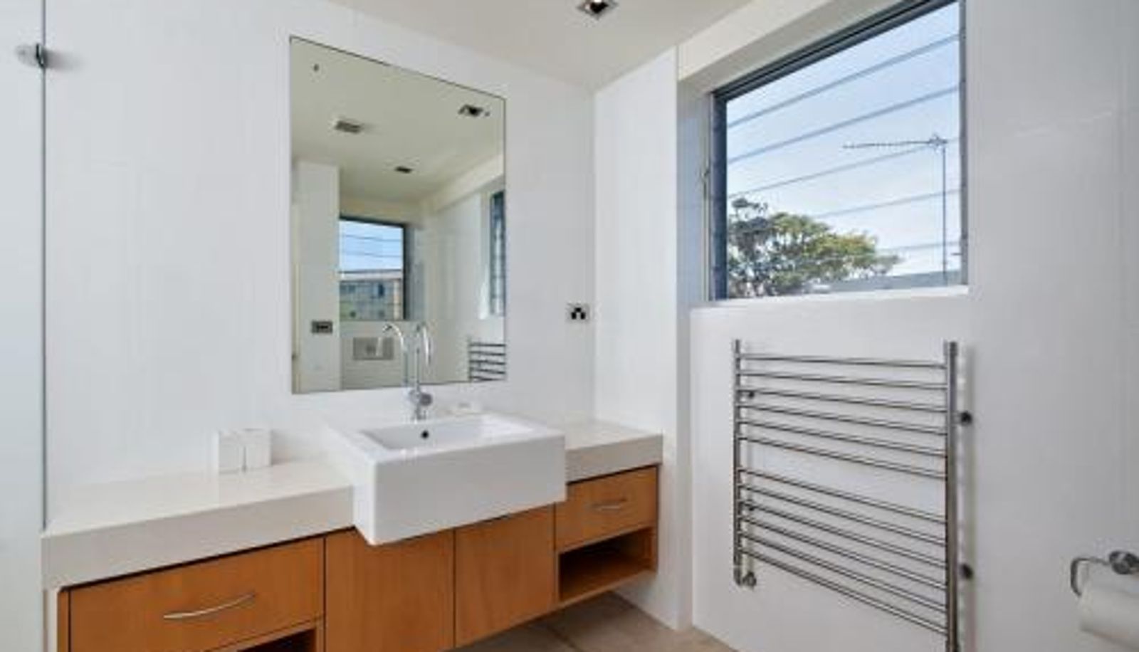 Standard room - The Domain Unit 2 19 Voyager Close