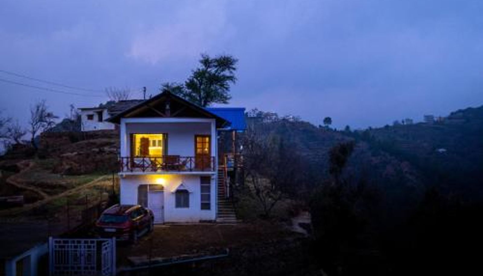 Apartament - Studio overlooking the mountains w wifi by RoamHome Pristine