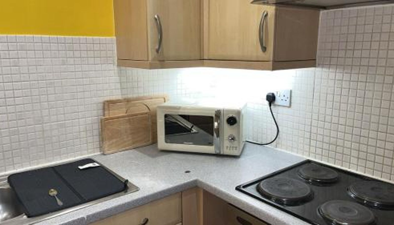 Kitchen - SAV Apartment Two Bed Flat Uxbridge
