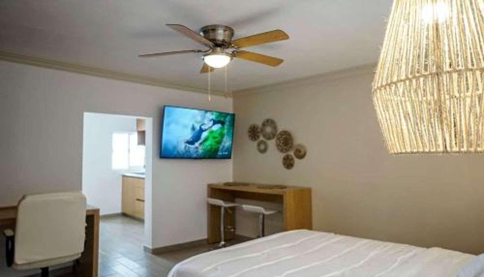 Apartment - Modern Apartment with Home Office in Prime Location