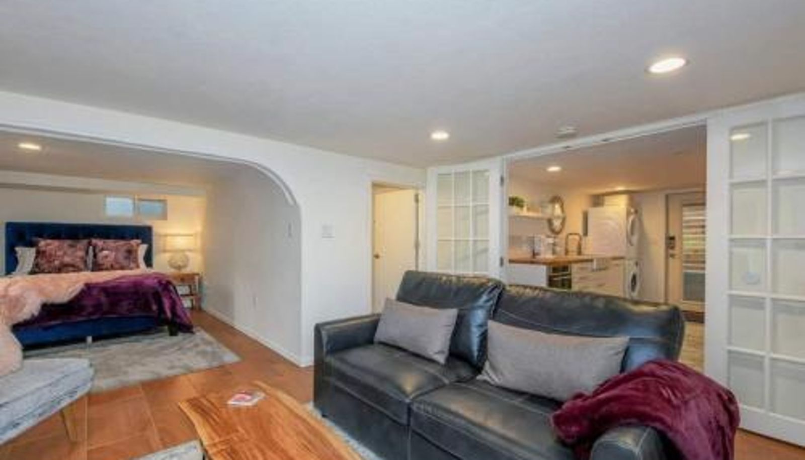 Standardzimmer - Private Basement Suite w Hot Tub
