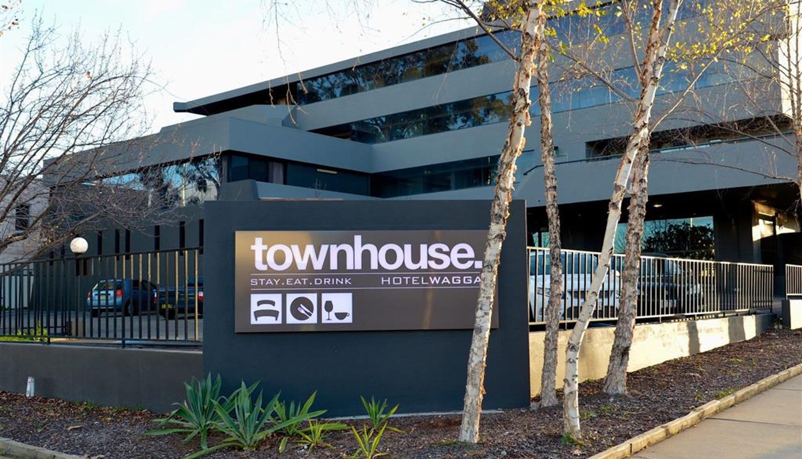 Exterior view - TOWNHOUSE INTERNATIONAL
