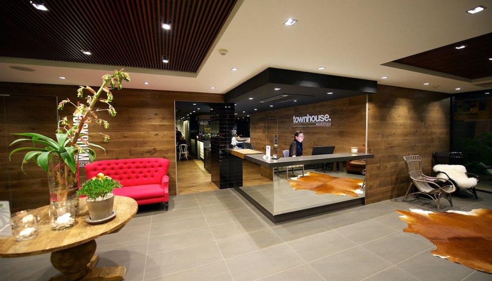 Lobby - TOWNHOUSE INTERNATIONAL