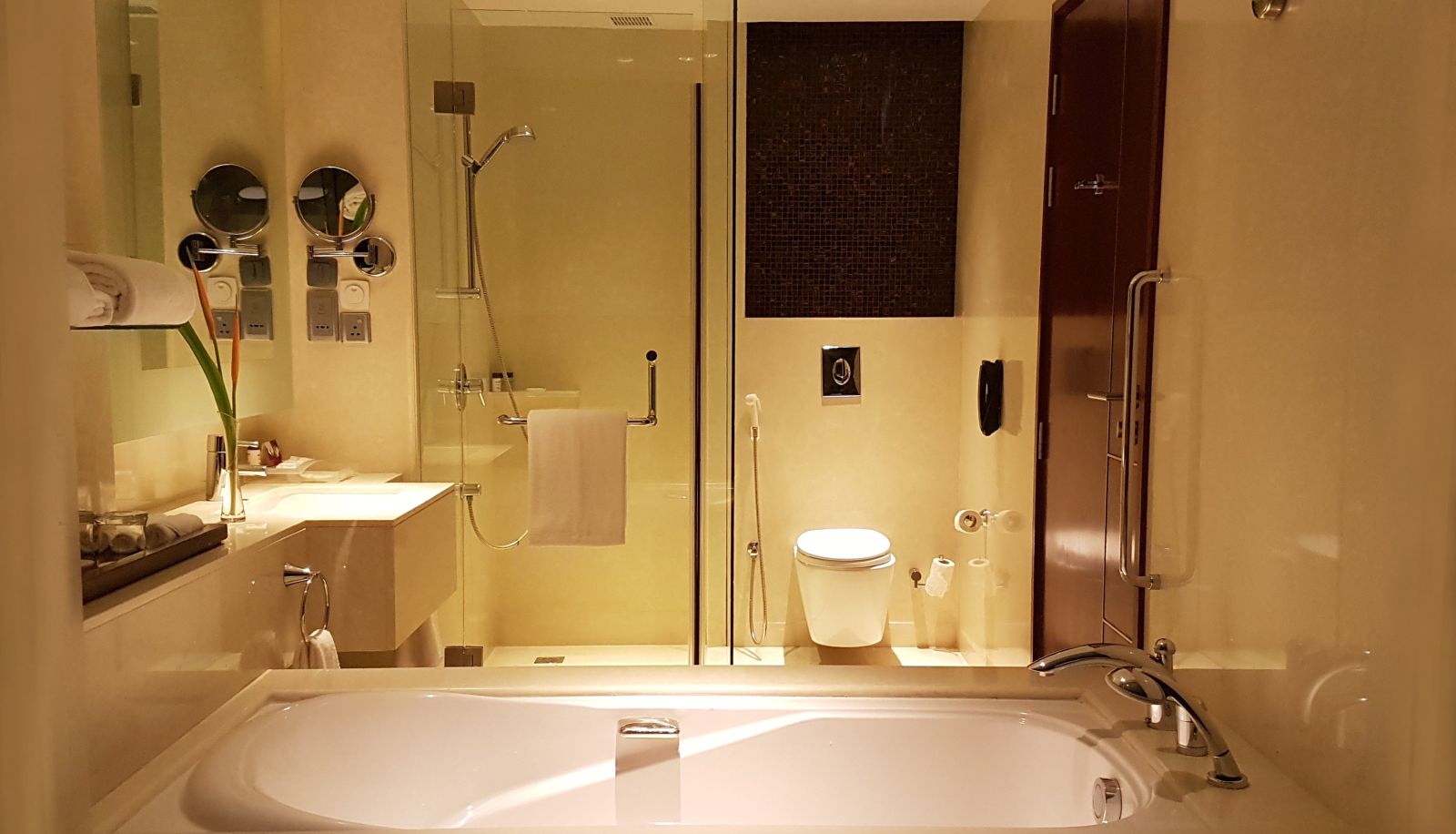 Camera - Crowne Plaza KOCHI by IHG