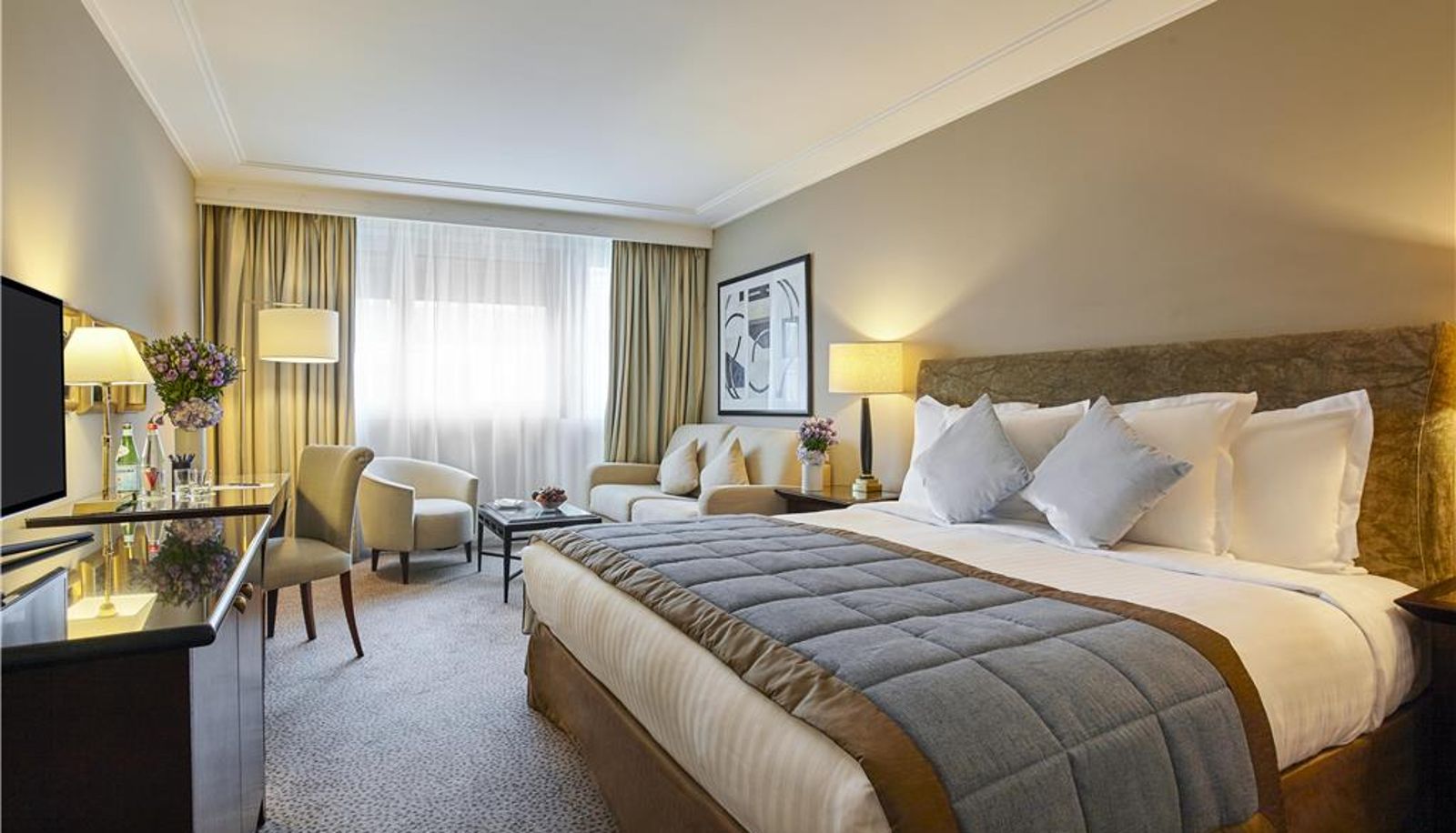 Room - Hotel Warwick Paris
