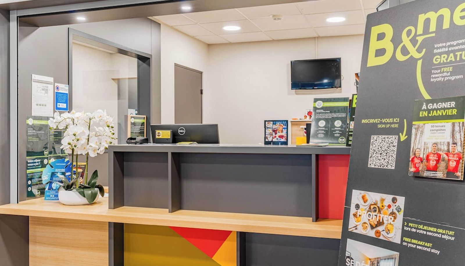 Receptie - B&B HOTEL Poitiers (3)