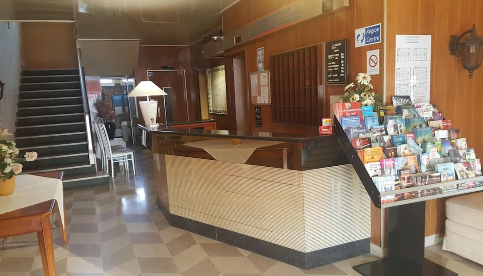 Lobby - Le Skippy