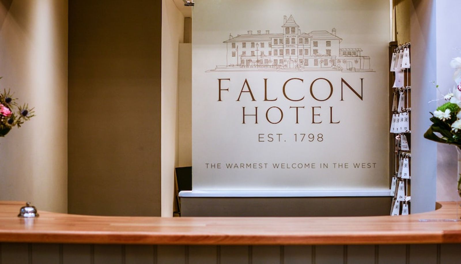 Recepción - The Falcon Hotel