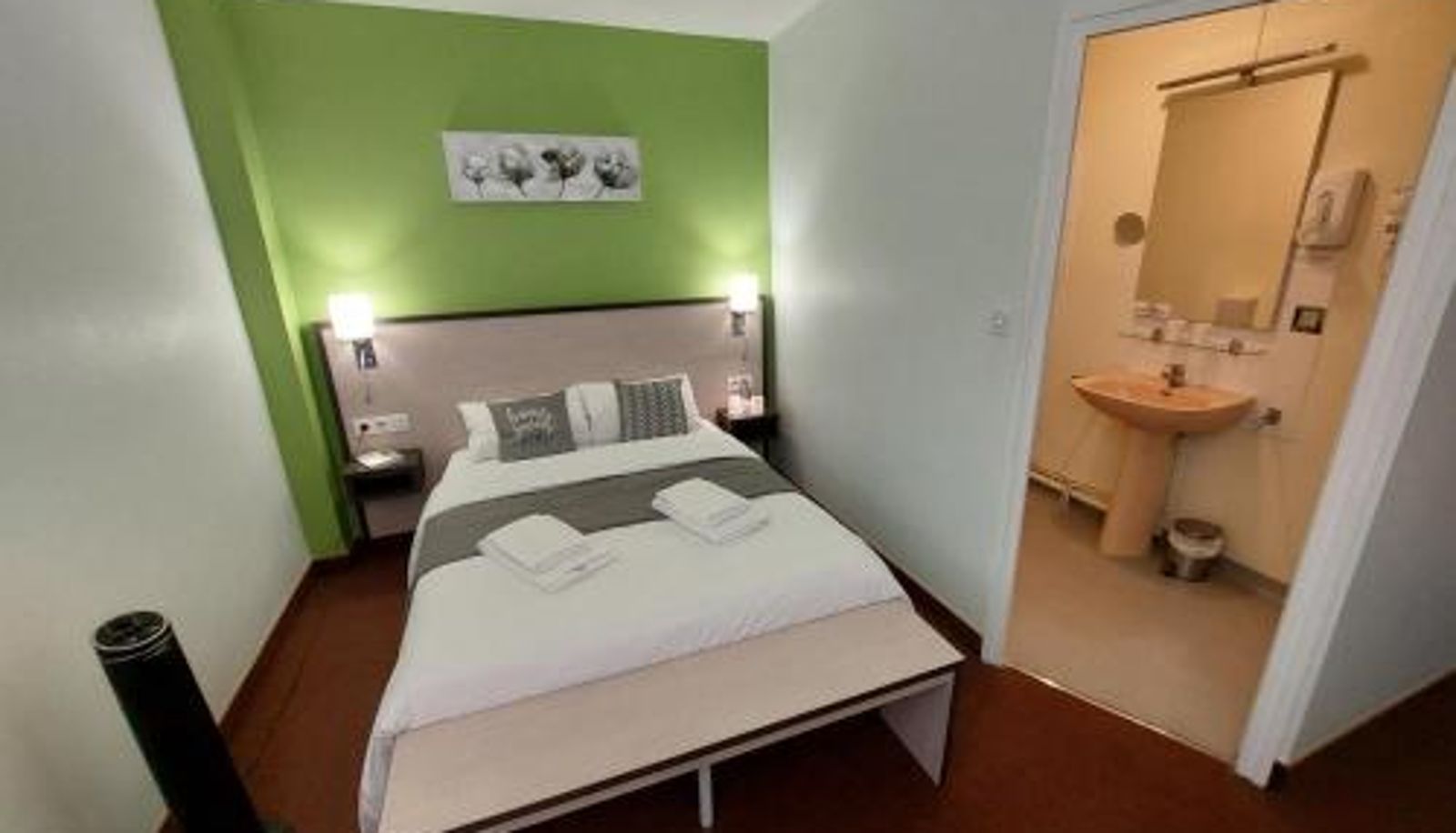 Room - Le 120 - Groupe Logis Hotels - Ex Auberge la Terrasse
