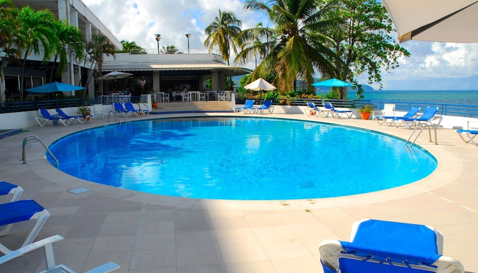 Piscina - Hotel La Bateliere