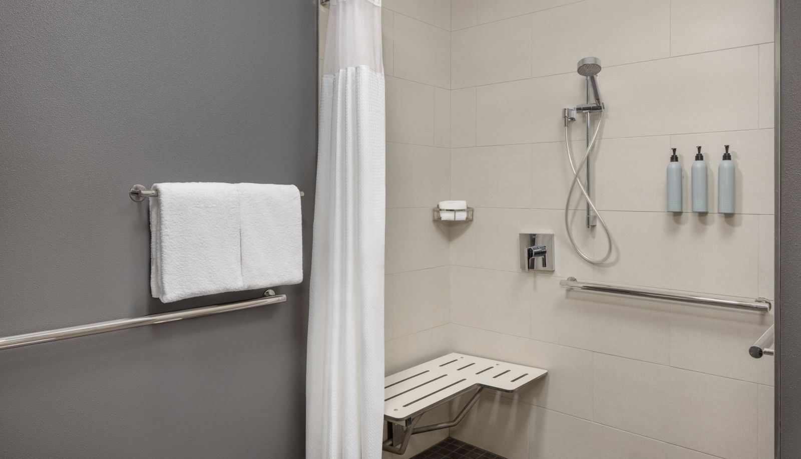 Room - Courtyard by Marriott Edison Woodbridge