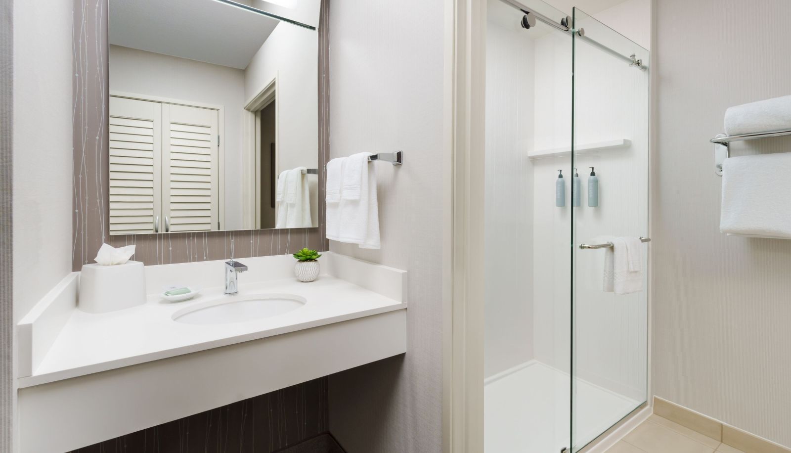 Zimmer - Courtyard by Marriott Roseville Galleria Mall Creekside Ridge Drive