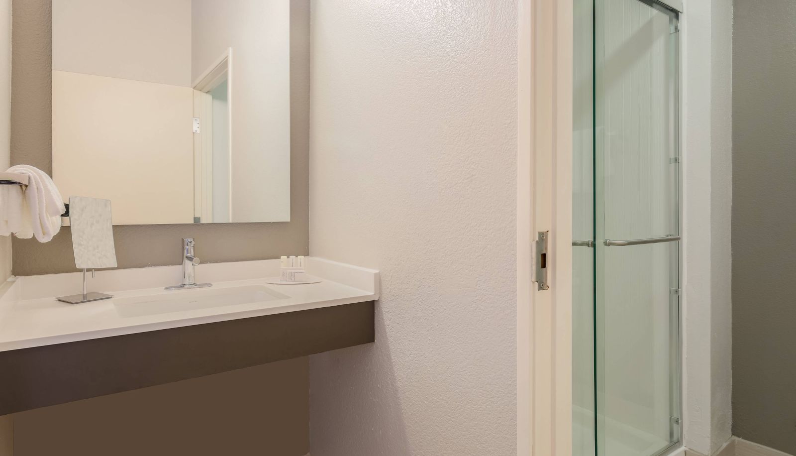 Room - Courtyard by Marriott Monroe Airport