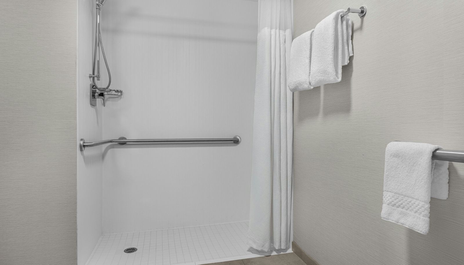 Zimmer - Courtyard by Marriott Louisville Airport