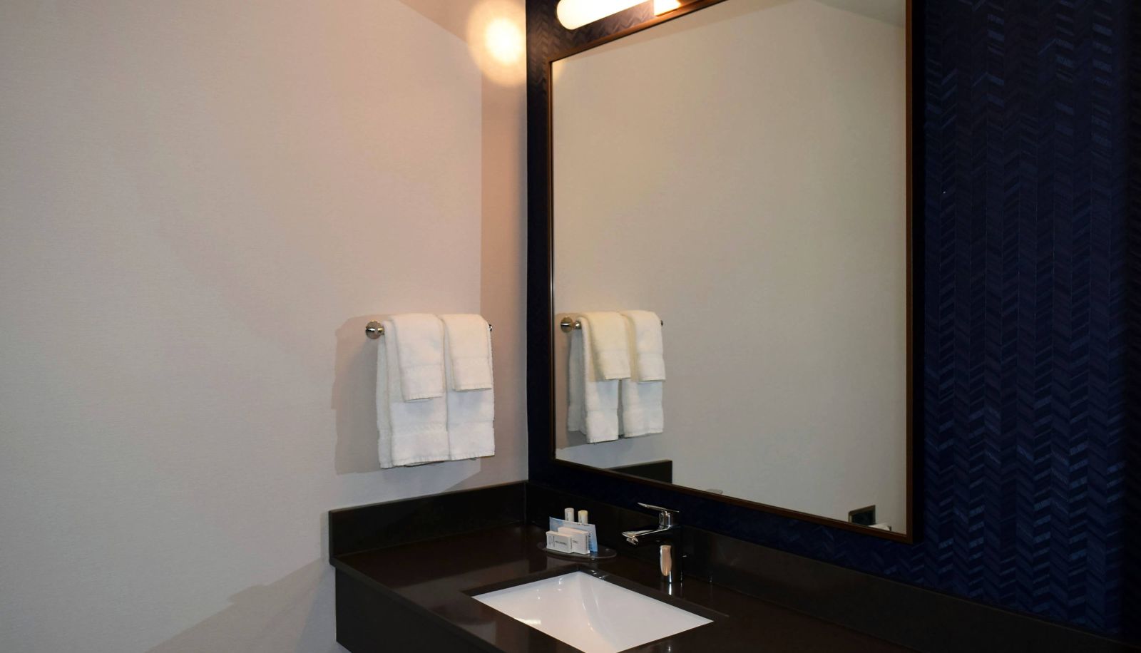 Room - Fairfield Inn and Suites by Marriott Youngstown Austintown