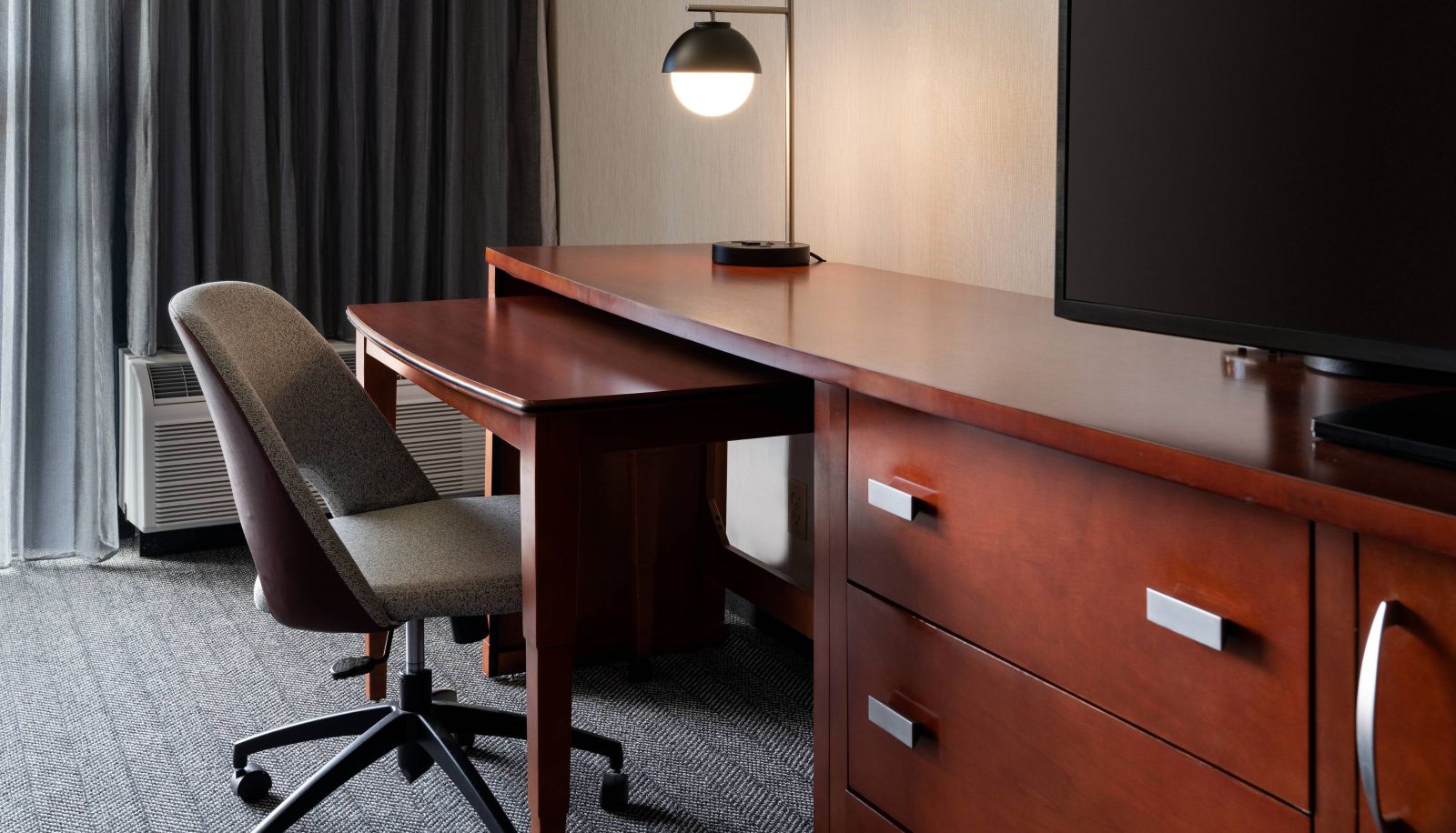 Zimmer - Courtyard by Marriott Bakersfield