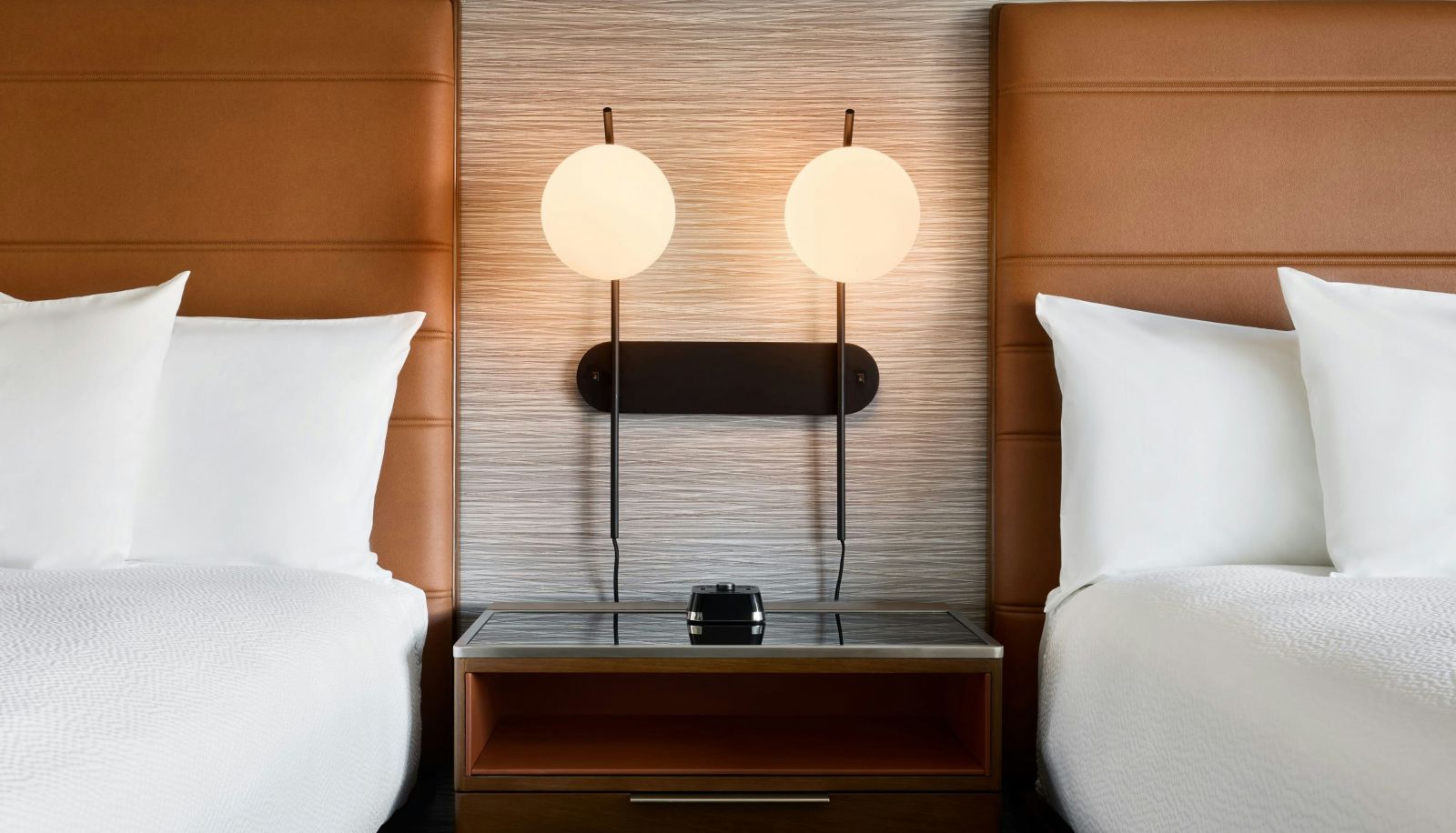 Zimmer - Courtyard by Marriott Los Angeles Sherman Oaks