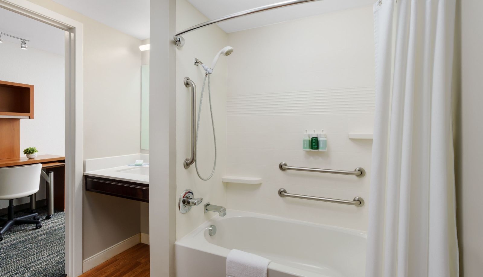 Zimmer - TownePlace Suites by Marriott Manchester-Boston Regional Airport