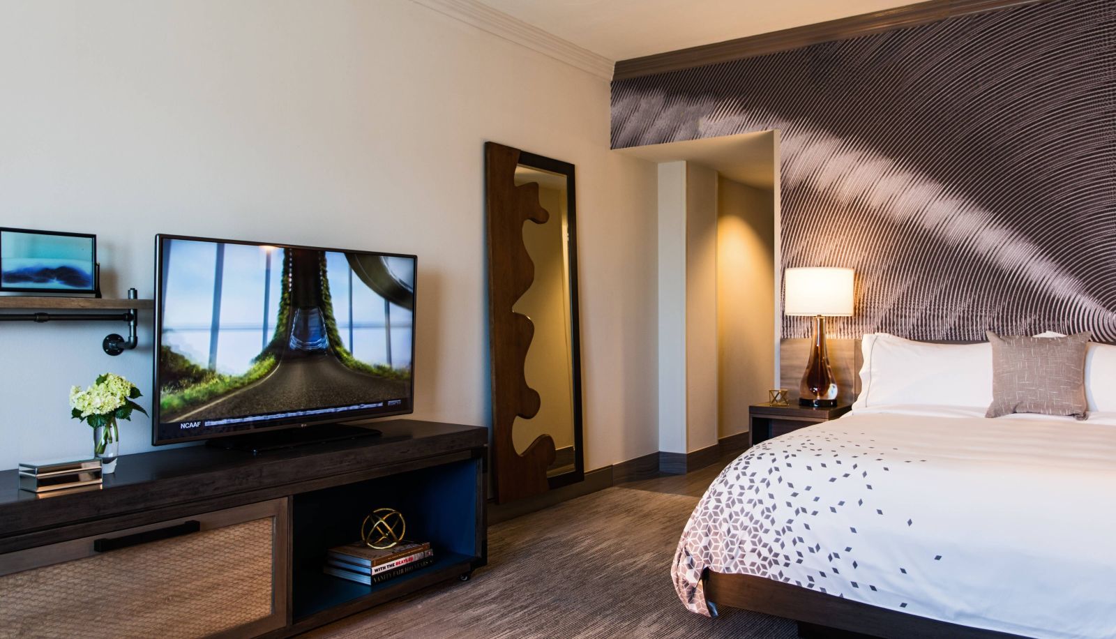Zimmer - Renaissance Waterford Oklahoma City Hotel