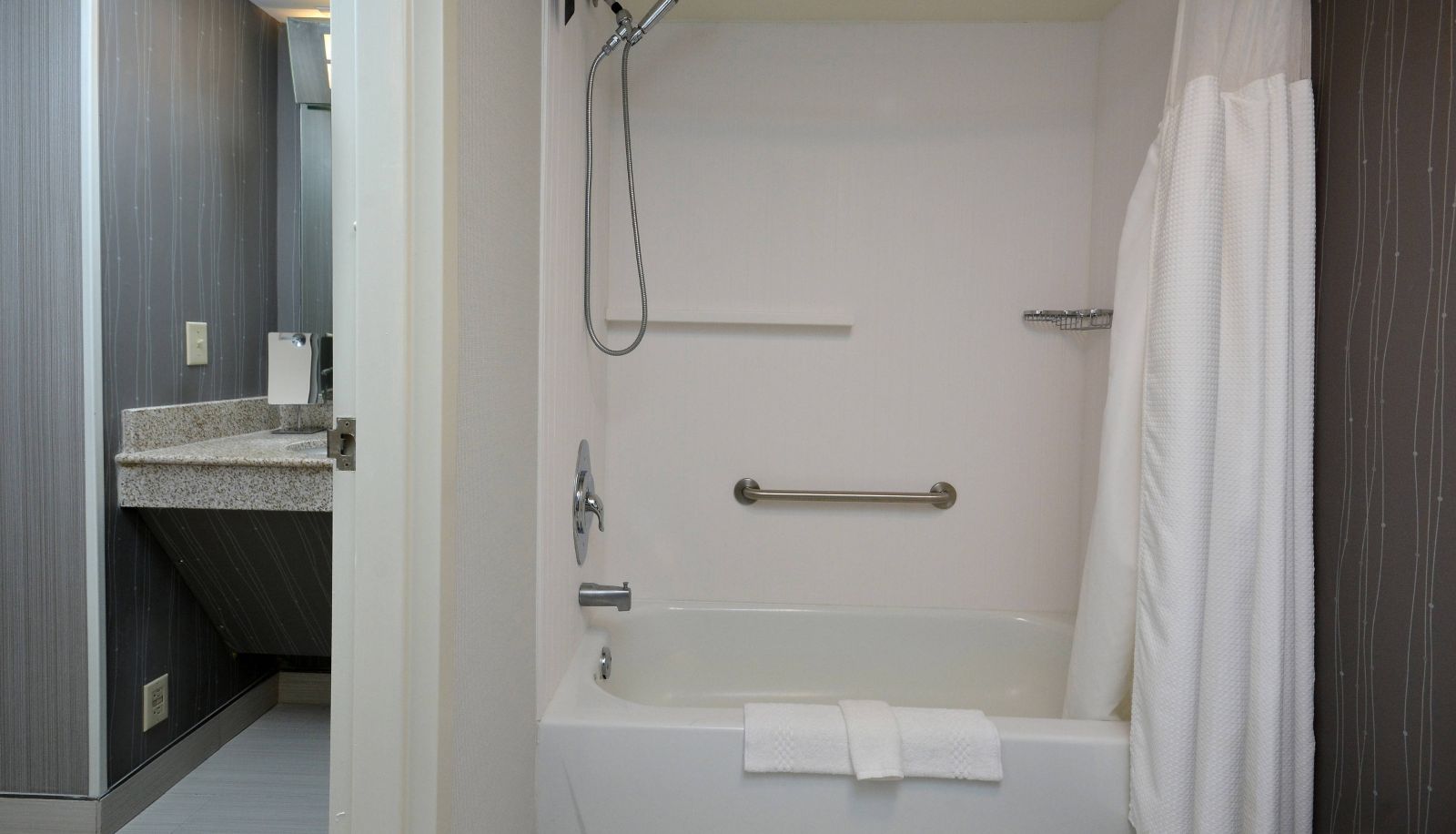 Room - Courtyard by Marriott Beckley