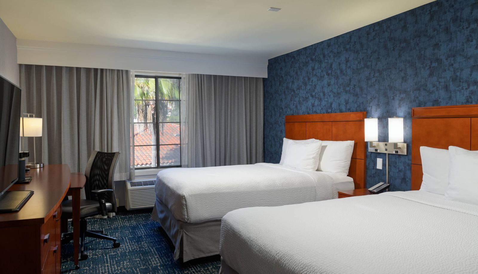 Room - Courtyard by Marriott San Diego Old Town
