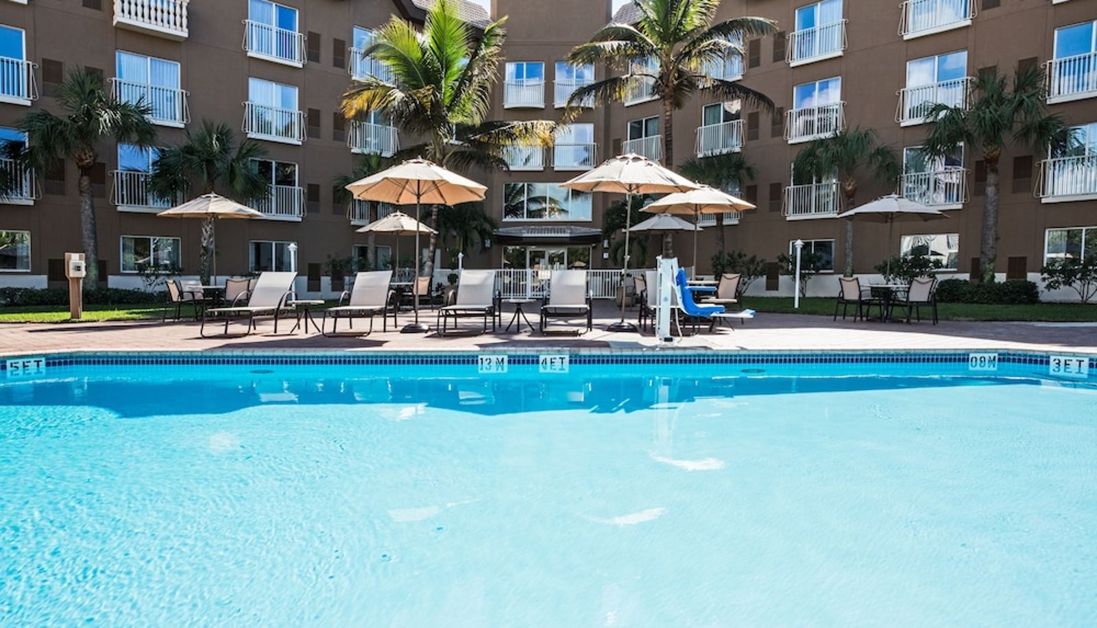 Piscine - Holiday Inn Express & Suites NAPLES DOWNTOWN - 5TH AVENUE by IHG