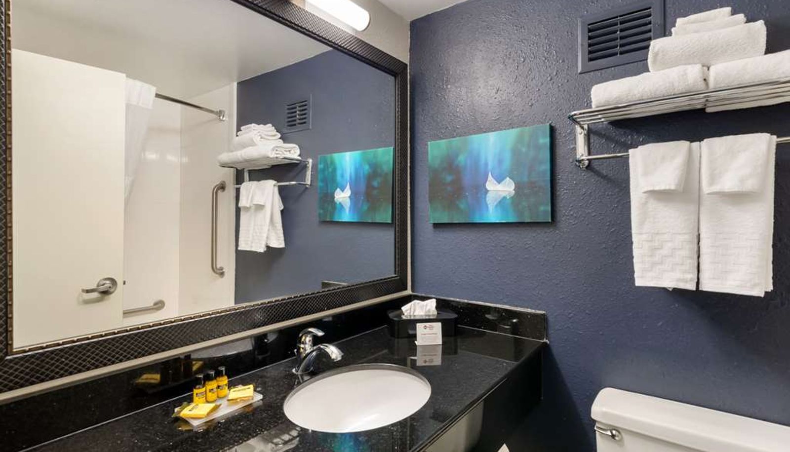 Room - Best Western Plus Beckley Inn