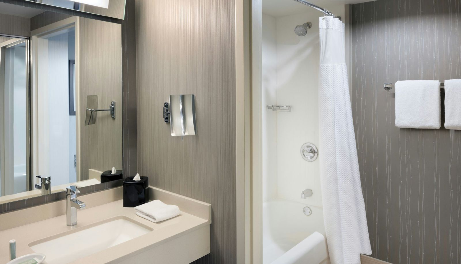 Zimmer - Courtyard by Marriott Chicago Downtown Magnificent Mile