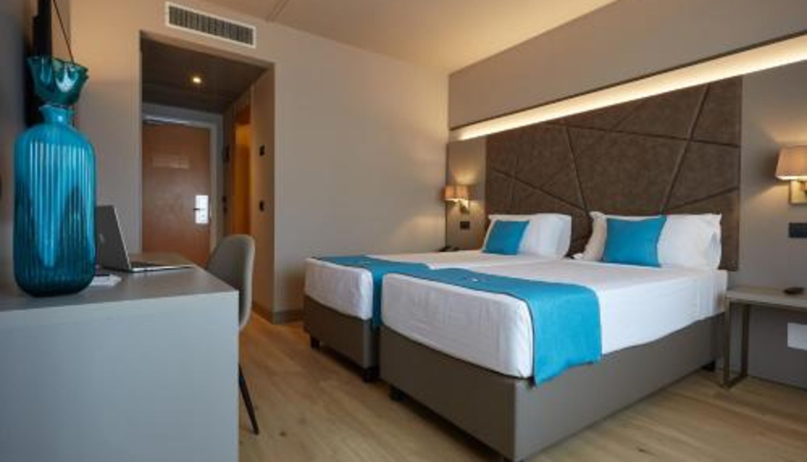 Camera - DC HOTEL INTERNATIONAL