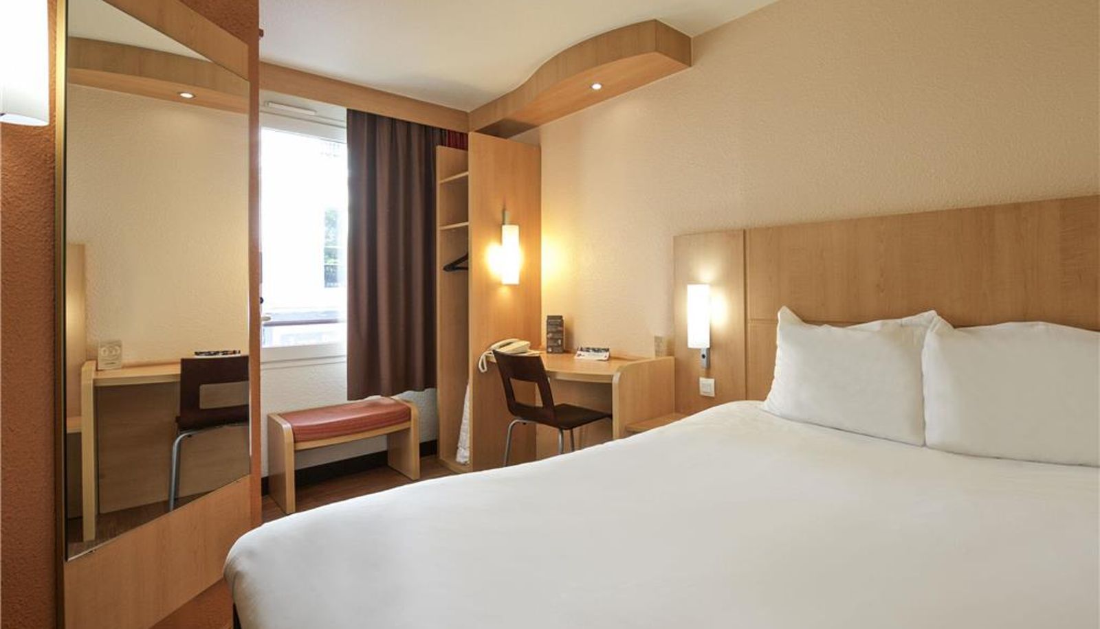Zimmer - ibis Pau Centre