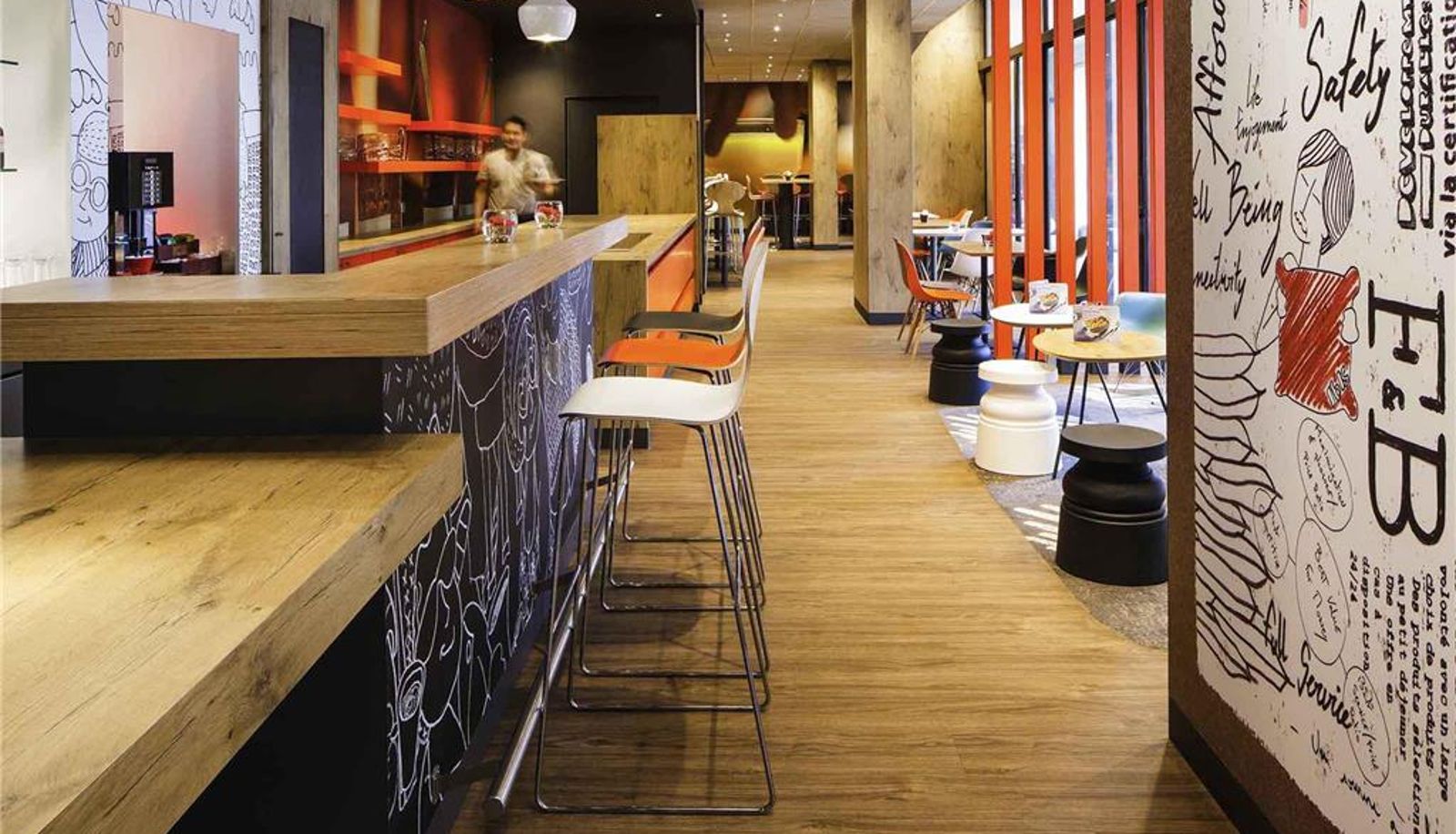 Bar - ibis Versailles Château