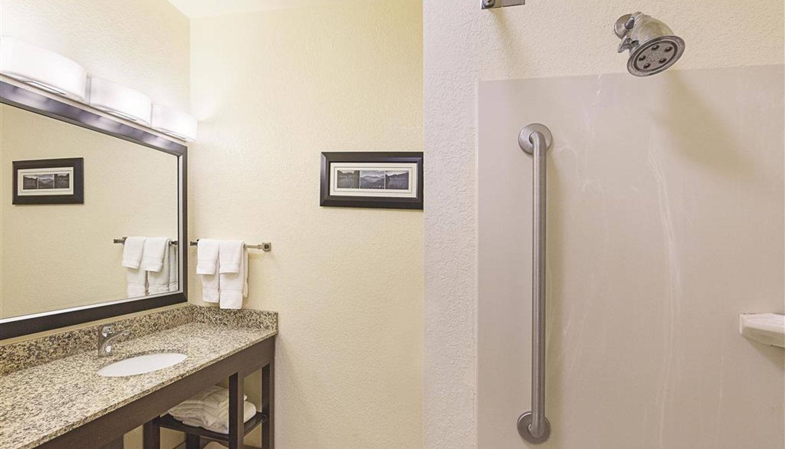 Room - Spark by Hilton Central Point Medford