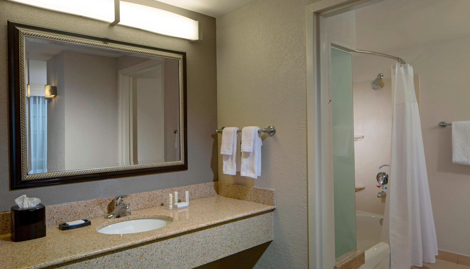 Room - Courtyard by Marriott Fort Lauderdale Airport & Cruise Port