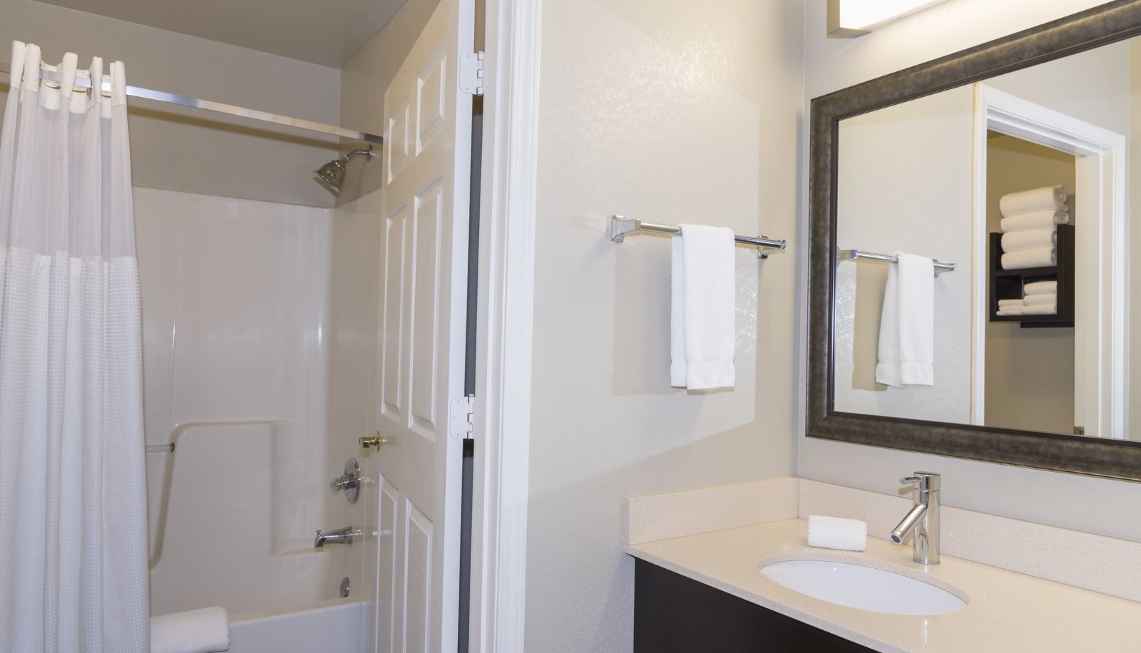 Zimmer - Staybridge Suites CHICAGO-OAKBROOK TERRACE by IHG