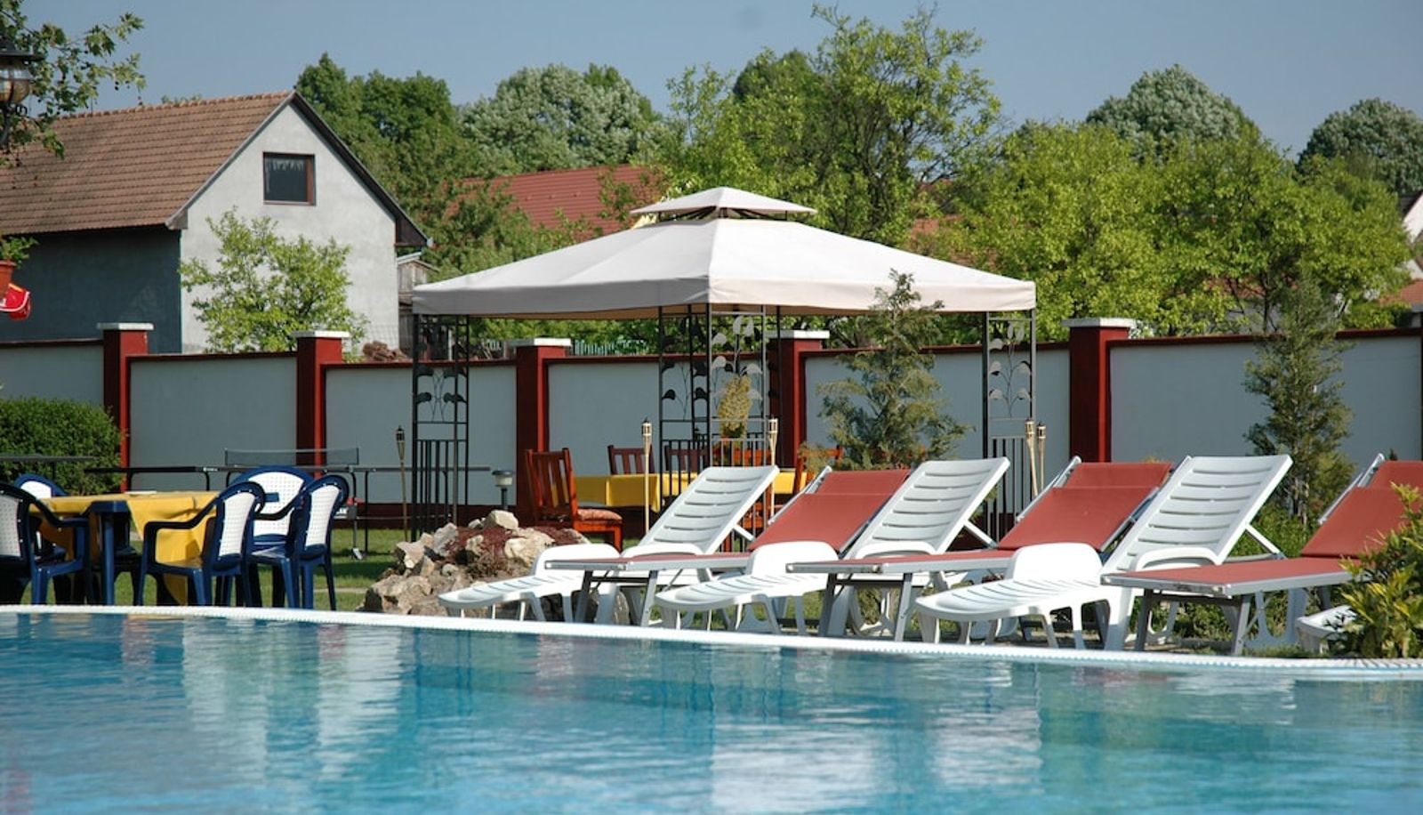 Piscina - Piknik Wellness Hotel