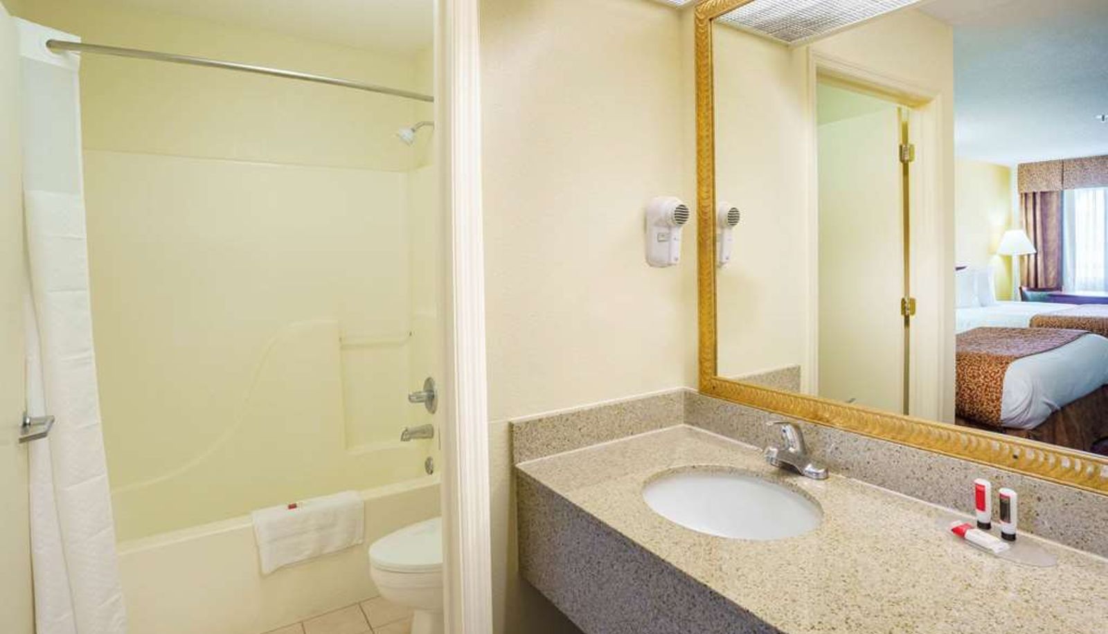 Kamer - Travelodge by Wyndham Montgomery East