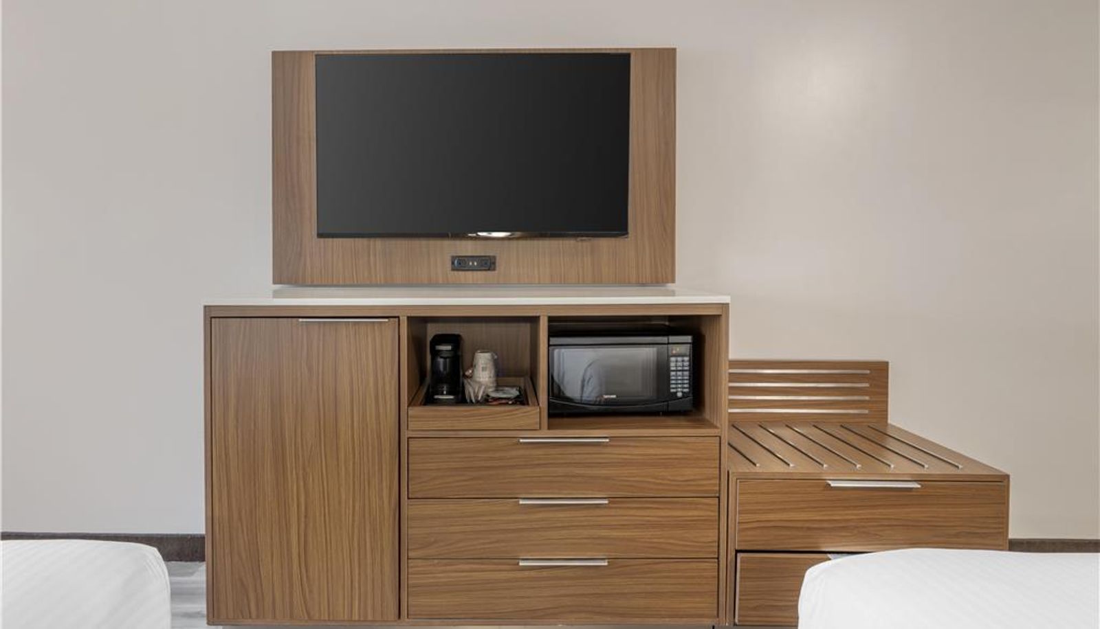 Camera - Best Western Airport Plaza Hotel – LAX Airport LA Stadium