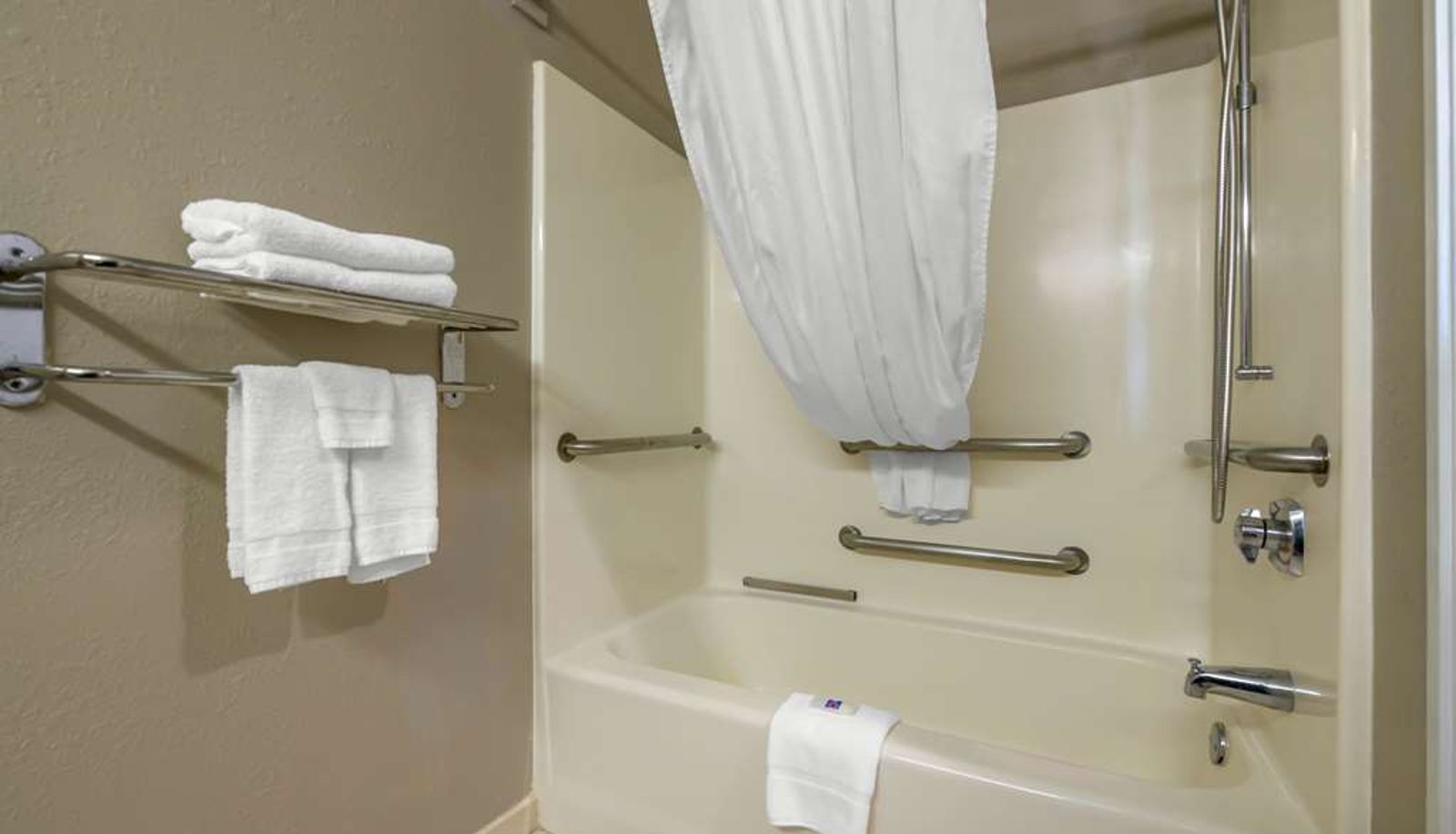 Room - Motel 6 Dawsonville GA  North GA Premium Outlet