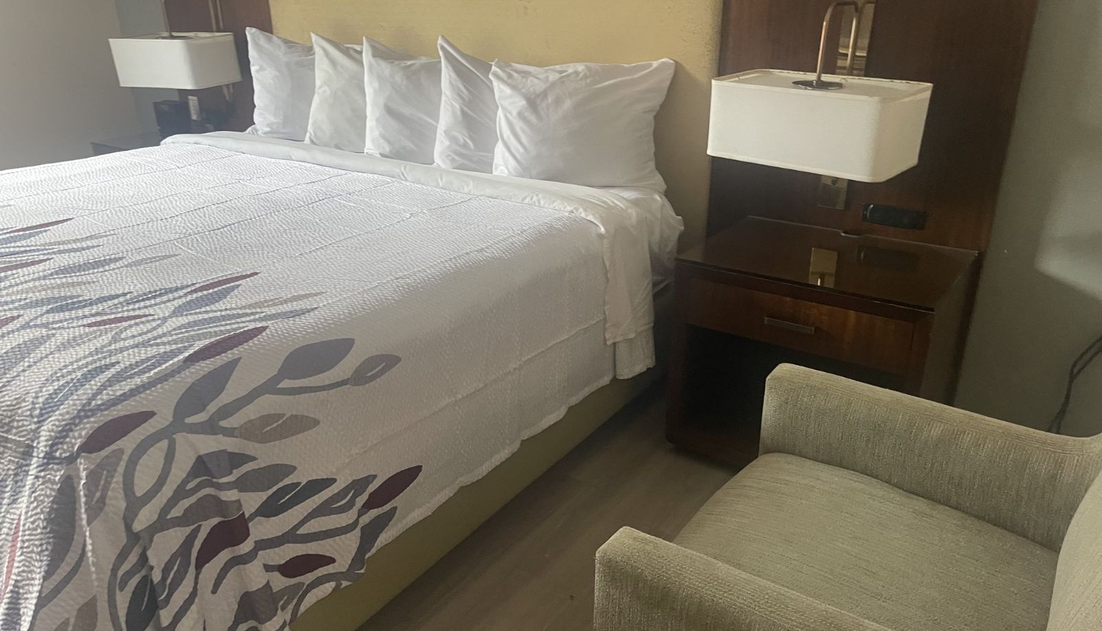 Room - Red Roof Inn & Suites Hinesville
