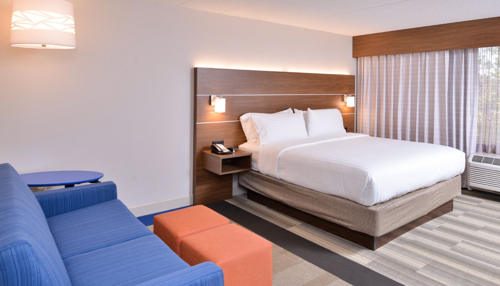Room - Holiday Inn Express & Suites INDIANAPOLIS DTN-CONV CTR AREA by IHG
