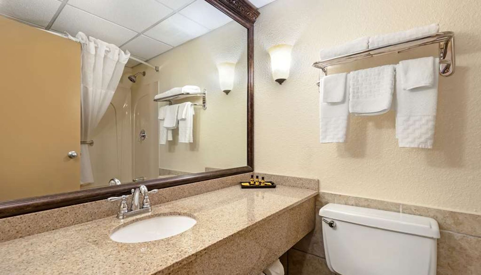 Camera - Best Western Plus Longbranch Hotel & Convention Center