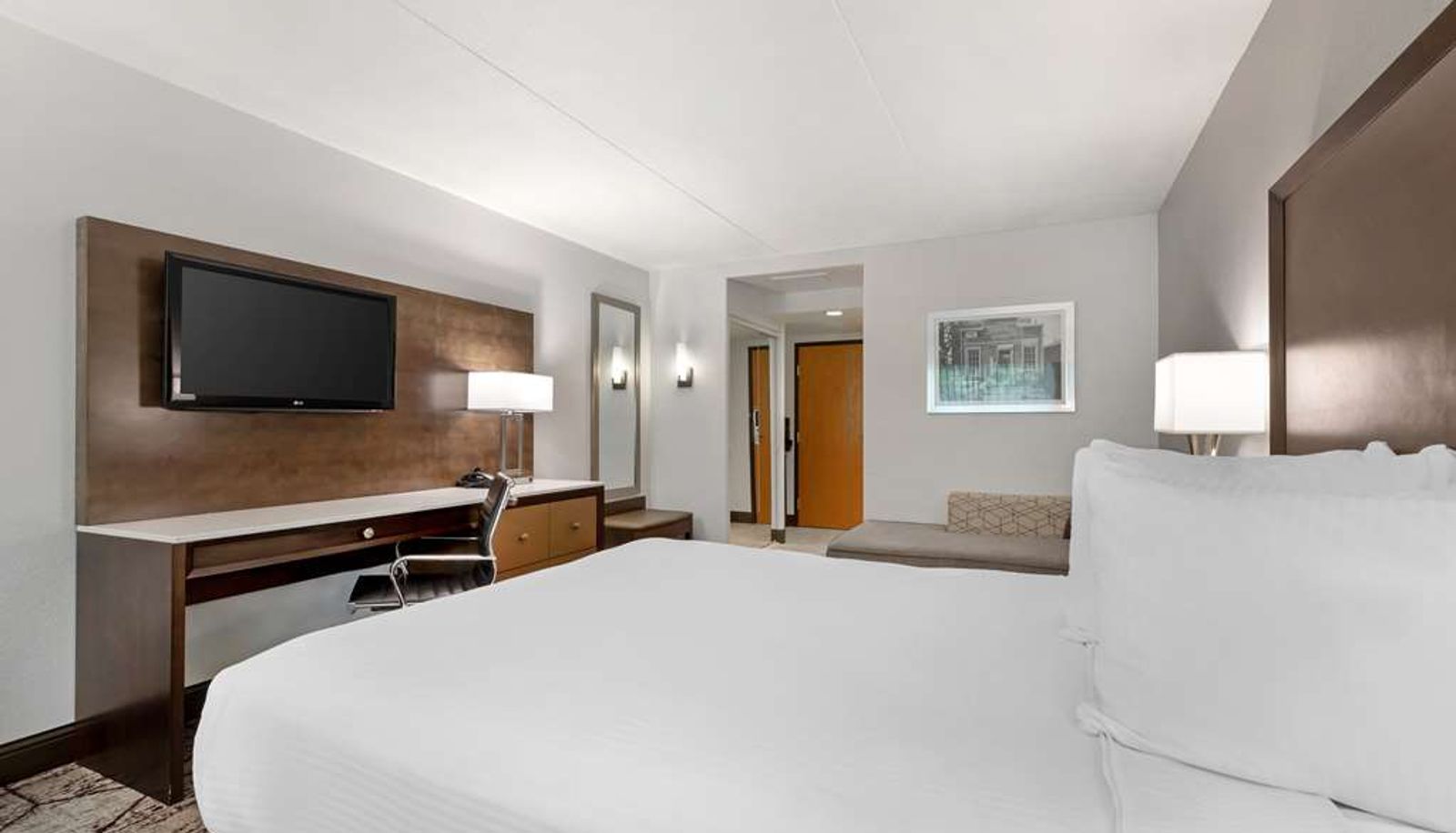 Camera - Best Western Plus Longbranch Hotel & Convention Center