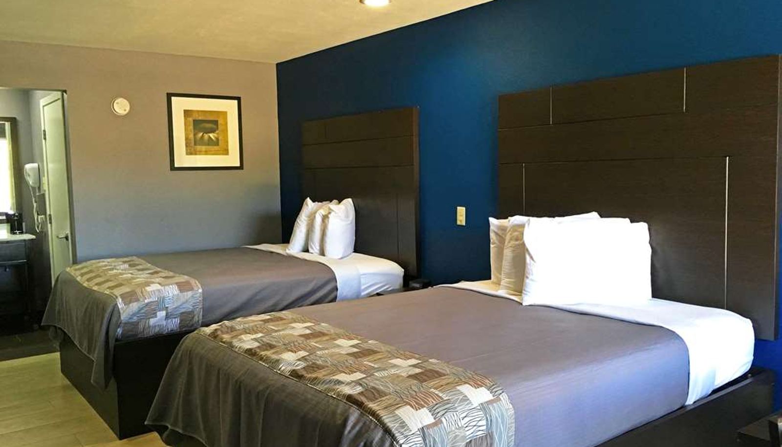 Quadruple room - Americas Best Value Inn Denham Springs Baton Rouge