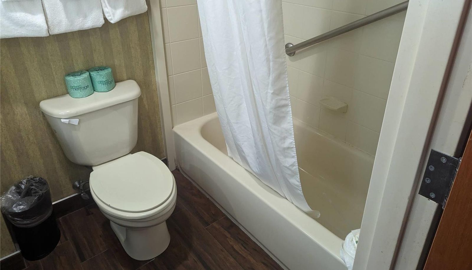 Zimmer - Quality Inn & Suites Northampton- Amherst