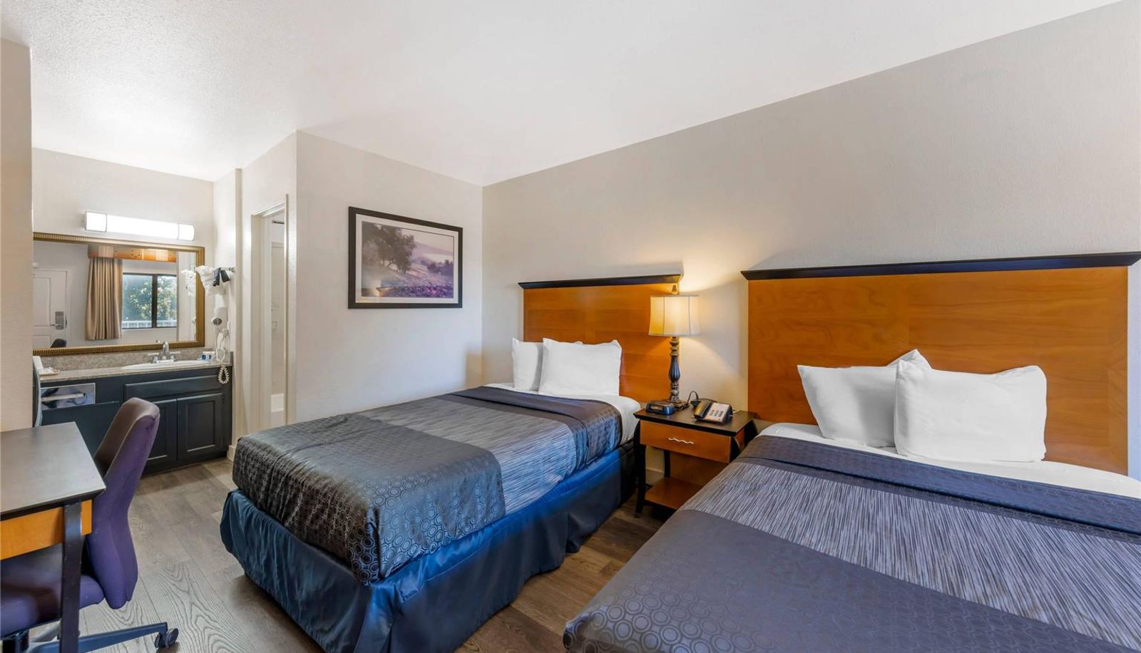 Zimmer - Rodeway Inn at Nevada State Capitol